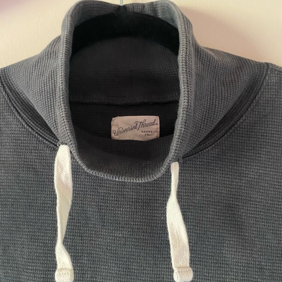 Universal Thread Sweater - Picture 4 of 6